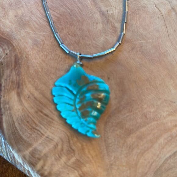 Vintage Carved Turquoise Leaf Pendant Liquid Sterling Silver Chain - Picture 4 of 5